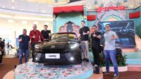 New Camry Hybrid Resmi Mengaspal di Makassar