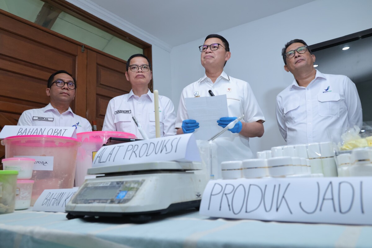 Taruna Ikrar Kepala BPOM , Gerebek Pabrik Kosmetik Ilegal di Ciputat Milik Apoteker dengan Omzet Miliaran Rupiah