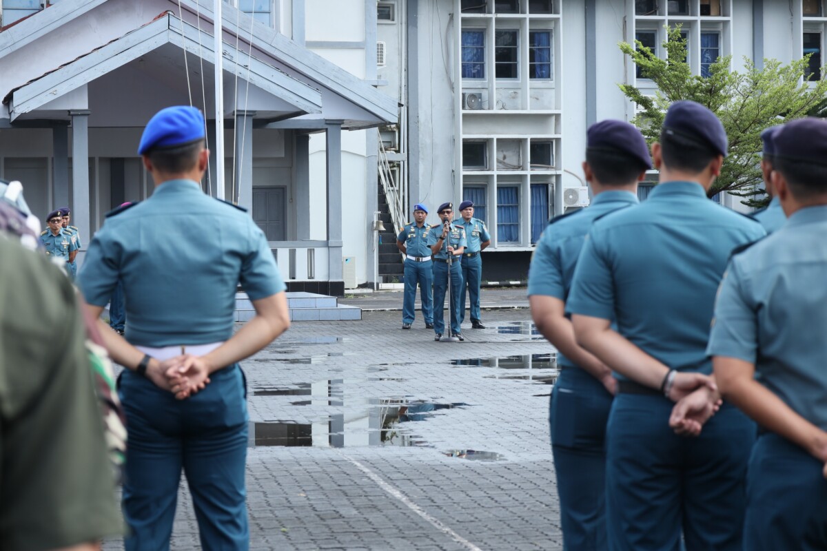 Usai Apel Pagi, Wadan Lantamal VI Beri Arahan Kepada Seluruh Personel