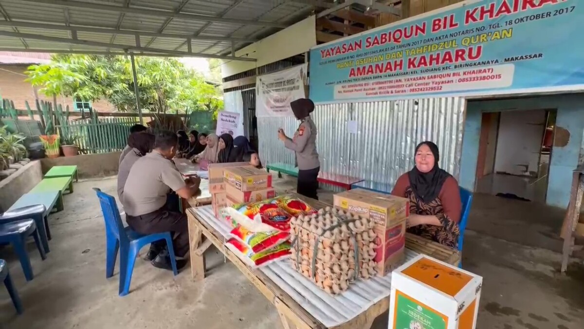 Personel Sespimma Polri Angkatan 73 dari Polda Sulsel Berbagai ke Panti Asuhan Amanah Kaharu