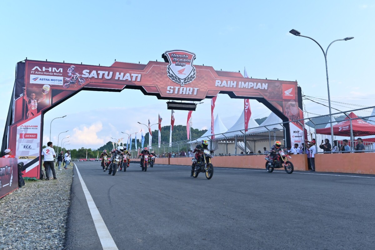 Ajak Pecinta Balap Melesat di Sirkuit, Honda Dream Cup Buka Kelas Baru Vario 160