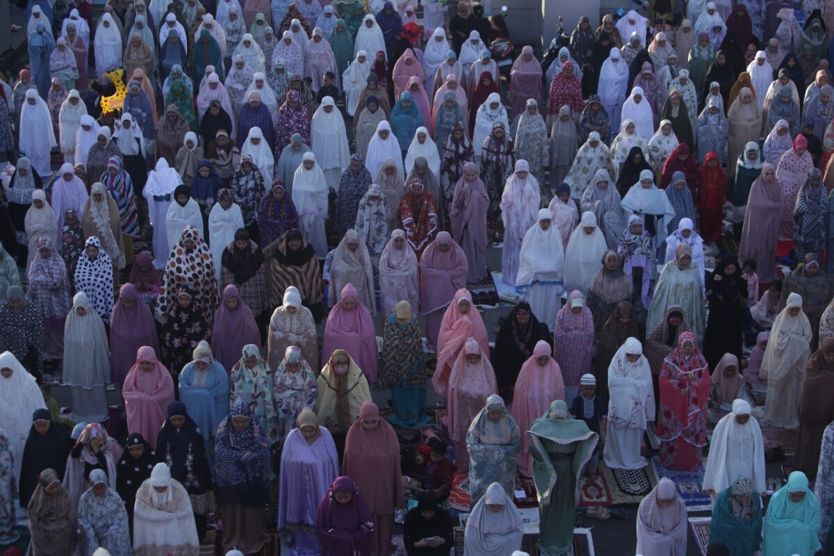 Pelindo Regional 4 Gelar Sholat Idulfitri 1446 H di Area Pelabuhan Makassar