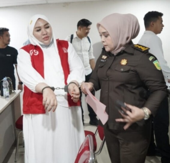Alasan Sakit, Sidang Dakwaan Mira Hayati Kasus Skincare Berbahaya Kembali Ditunda