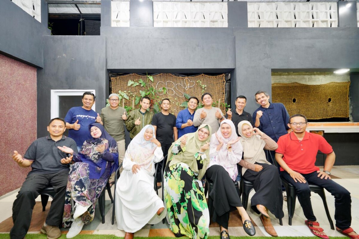 Merawat Silaturahmi, Alumni Smada 94 Bone Bertemu di GBScientist Cafe