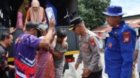 Tanggap Banjir Ponrang, Polres Luwu Evakuasi Ibu Hamil Hingga Amankan Jalur Trans Sulawesi