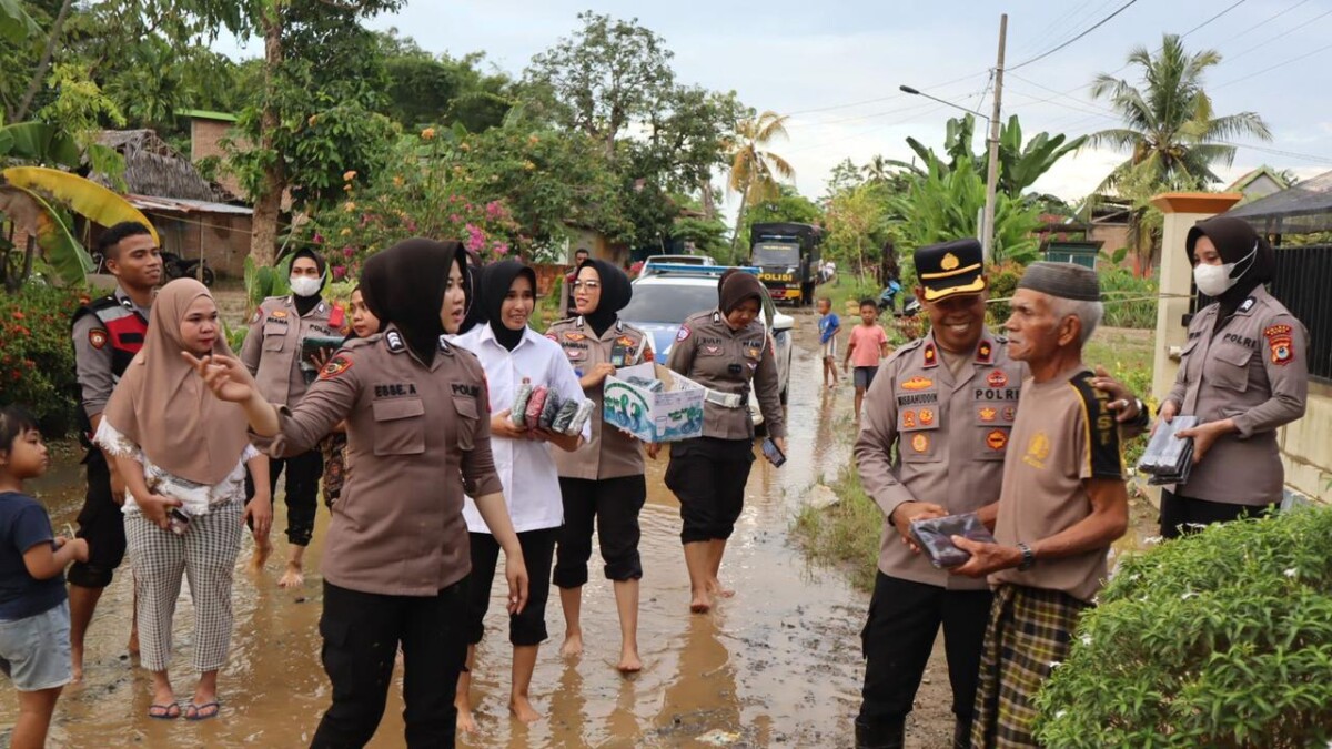 Kepedulian Sesama, Polres Luwu Hadir Bakti Sosial dan Trauma Healing bagi Korban Banjir Suli