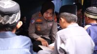 Di Hari Kartini, Polwan Polres Pelabuhan Makassar Tanamkan Akhlak Dengan Membimbing Anak-anak Mengaji di TPA