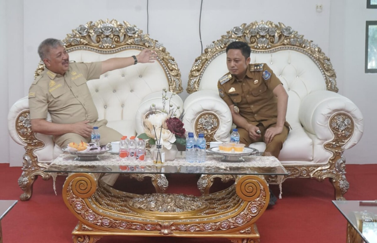 Dua Kepala Daerah Duduk Bersama Bahas Akses Jalan Yang Menghubungkan Pinrang - Enrekang