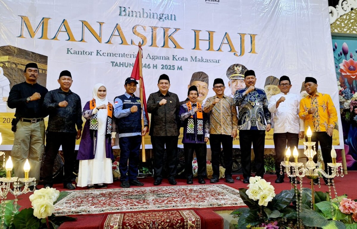 Appi Lepas Jemaah Haji Kota Makassar, Kakanwil Kemenag Sulsel Harap Jemaah Mandiri dalam Beribadah
