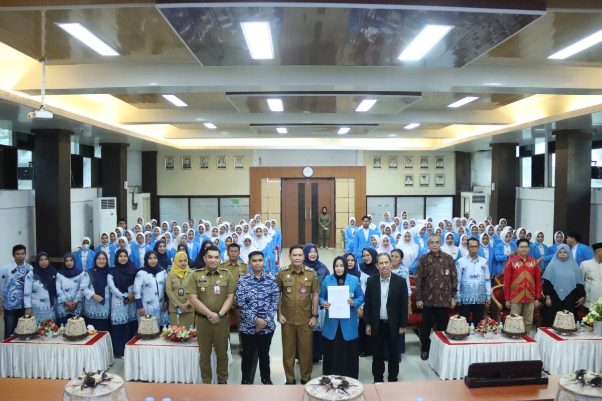 Wabup Didampingi Sekda Takalar Saksikan Penyerahan SK Program Magister Stikes Tanawali Takalar 