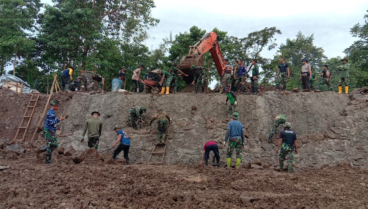 Satgas TMMD ke 124 Kodim 1410/Btg Bangun Embung di Desa Barua Bantaeng