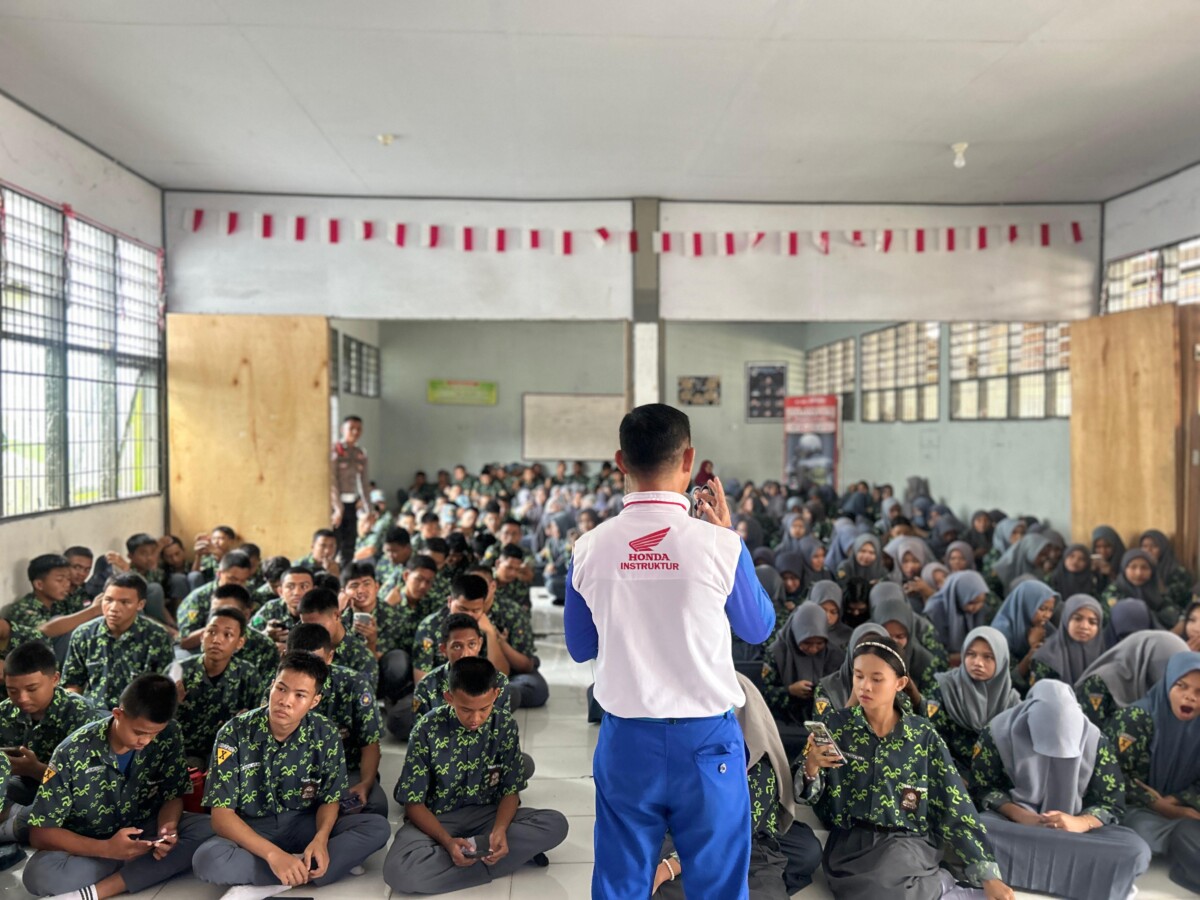Siswa SMAN 14 Gowa Antusias Ikuti Riding Test dalam Kegiatan Edukasi Safety Riding oleh Asmo Sulsel