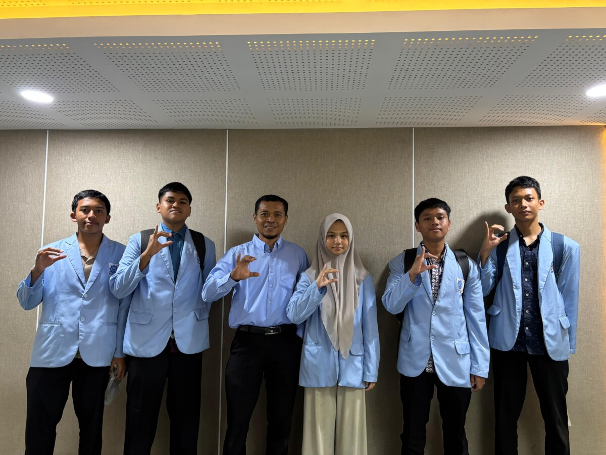 Sabet Juara dan Siap Ciptakan Robot, Siswa MAN IC Gowa Bersinar di Roadshow Quality Assurance Engineer