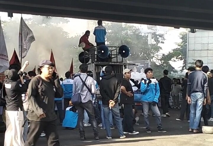Aksi Unjuk Rasa Buruh di Makassar Berlangsung Aman