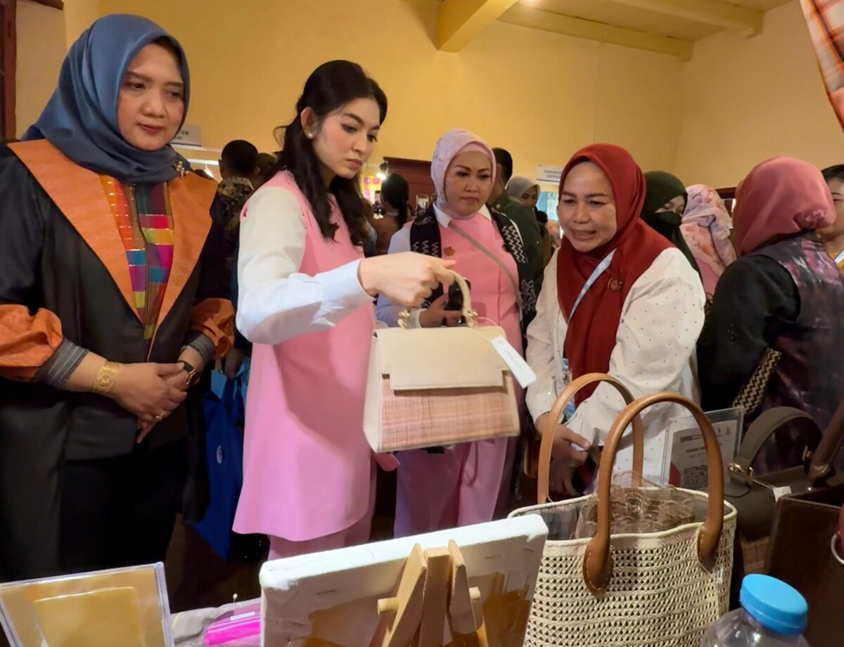 Tas Kerajinan Khas Takalar Tarik Perhatian Istri Wapres