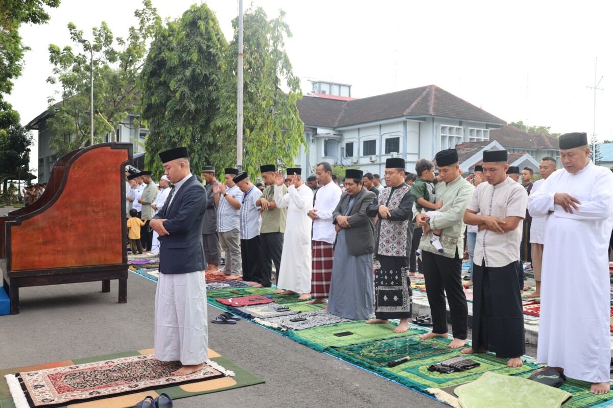 Ribuan Warga Kota Makassar Shalat Idul Adha 1446 H/2025 M Di Lantamal VI Makassar