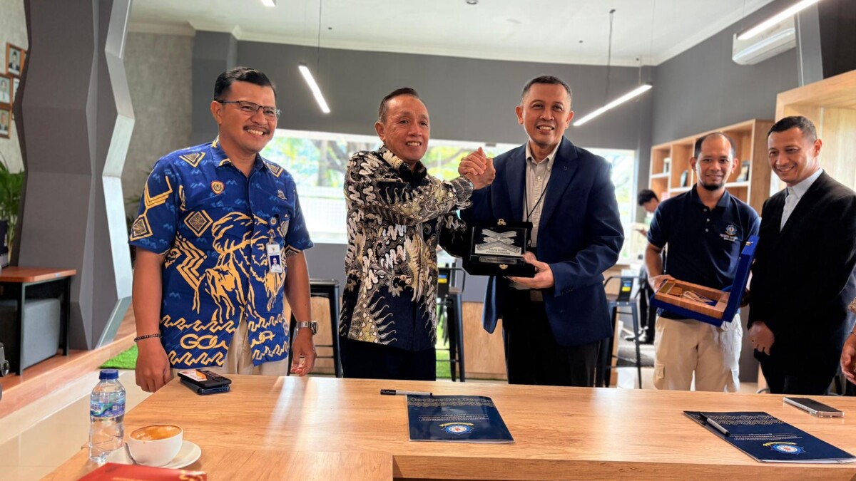 Pererat Sinergi Antarlembaga, Poltekpel Barombong Teken MoU Bersama Poltekpar Makassar