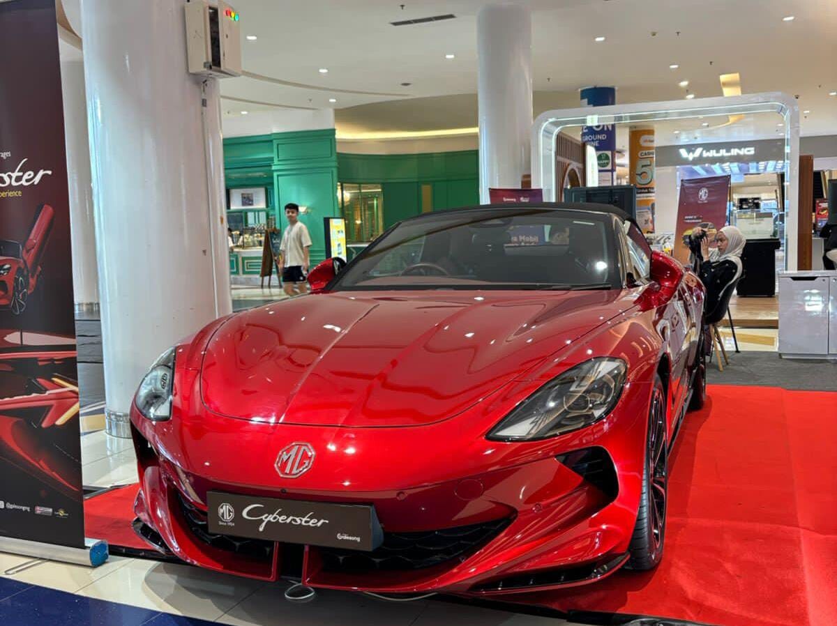 MG Cyberster : Sensasi Roadster Listrik Pikat Pengunjung TSM Makassar