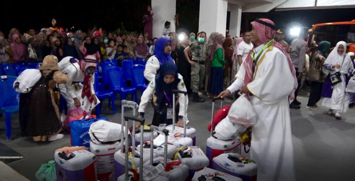 134 Jamaah Haji Kloter 16 Tiba di Pangkep, Disambut Haru Keluarga