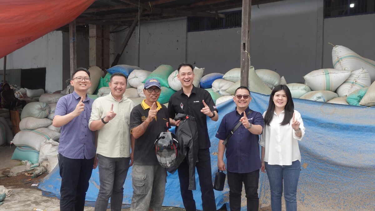 Astra Motor Sulsel Serahkan Bantuan Alat Sprayer untuk Kelompok Tani di Maros