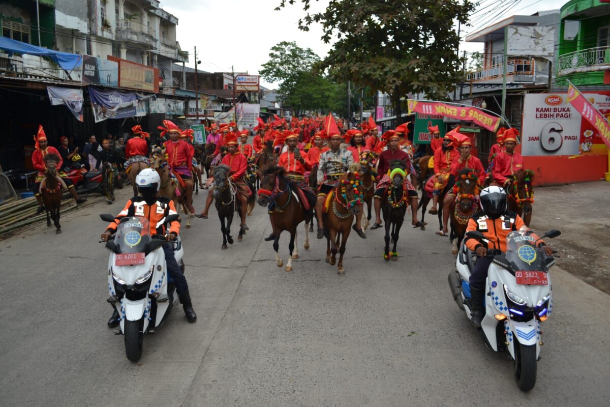 Peringati HUT Maros, 5 Ribu Orang Meriahkan Kirab Budaya Maros