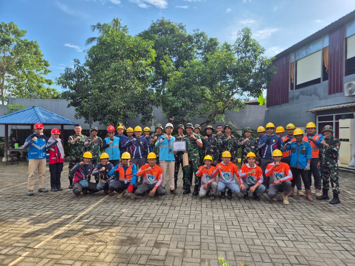 PLN ULP Patangkai dan Batalyon Armed 21/Kawali Gelar Pemeliharaan Terpadu Tuntas di Desa Lagori