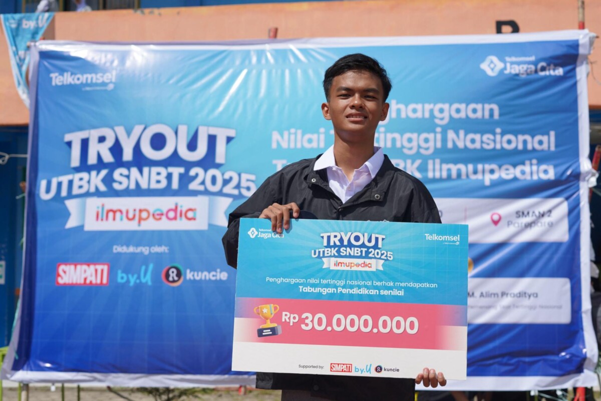 Jadi Top Scorer Ilmupedia Tryout UTBK 2025, Alumnus SMAN 2 Parepare Terima Bantuan Pendidikan dari Telkomsel