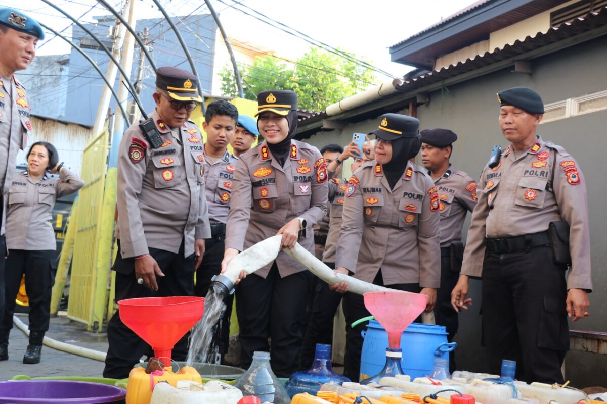 Respons Cepat Polres Pelabuhan Makassar Atasi Masalah Air Bersih Warga Kecamatan Ujung Tanah