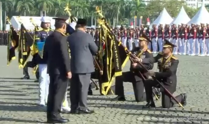 Hari Bhayangkara ke-79 Jadi Saksi, Kapolda Irjen Andi Rian Terima Dua Penghargaan Tertinggi Dari Presiden Prabowo