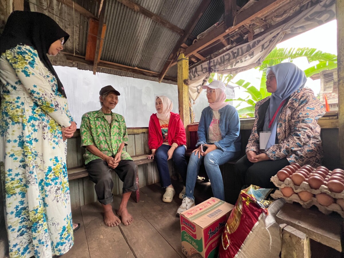 TP PKK Gowa dan Bhayangkari Gowa Bantu Keluarga Miskin Ekstrem
