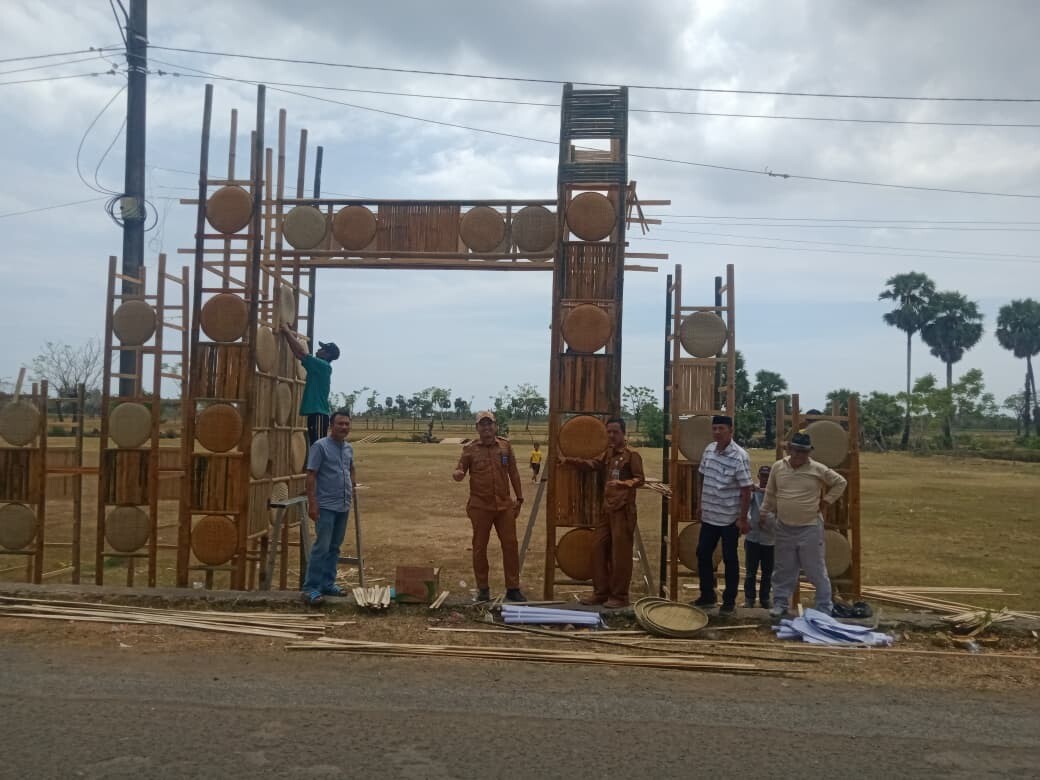 Camat dan Masyarakat Mappakasunggu Sambut Peserta Jambore Kader PKK Tingkat Kabupaten Takalar