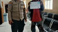 Bhabinkamtibmas Melayu Baru Bantu ODGJ Rekam Mata, Pastikan Hak Kependudukan Terpenuhi