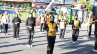 Semarakkan HUT RI ke-80, Personel Polres Pelabuhan Makassar Kompak Olahraga Bersama Warga