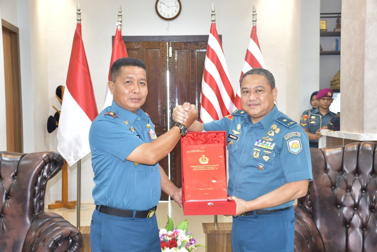 Derap Langkah Komando Laut Berganti, Memorandum Sertijab Danlantamal VI Diserahkan ke Dankodaeral VI