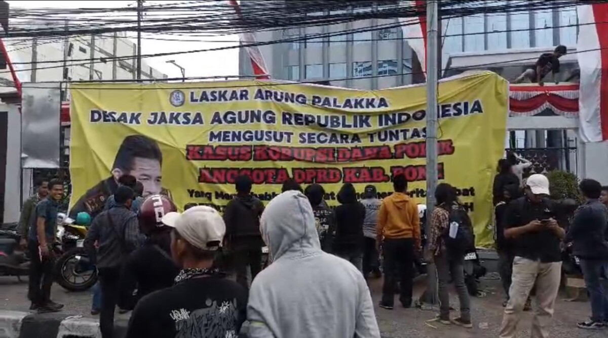 Laskar Arung Palakka Demo Kejati Sulsel, Minta Dana Pokir Rp300 M Anggota DPRD Bone Diusut Tuntas