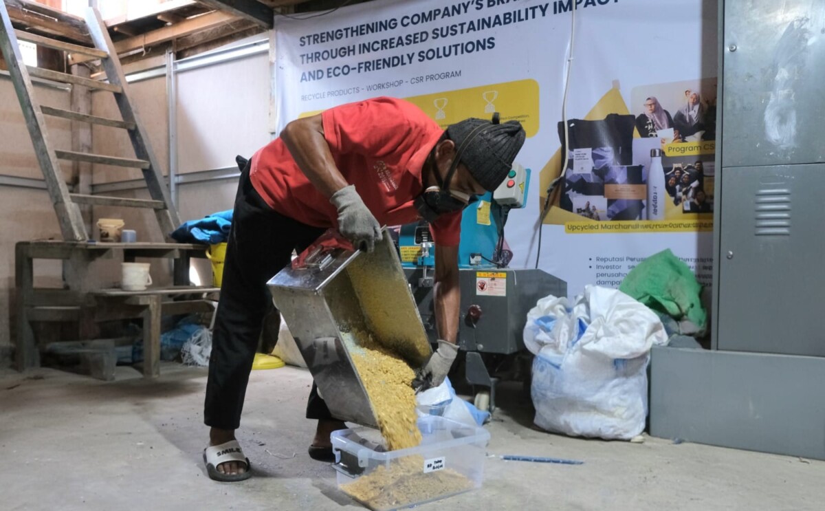 Melalui Program TJSL, PLN Bersama Rappo Indonesia Kelola Sampah Plastik Jadi Produk Bernilai Guna