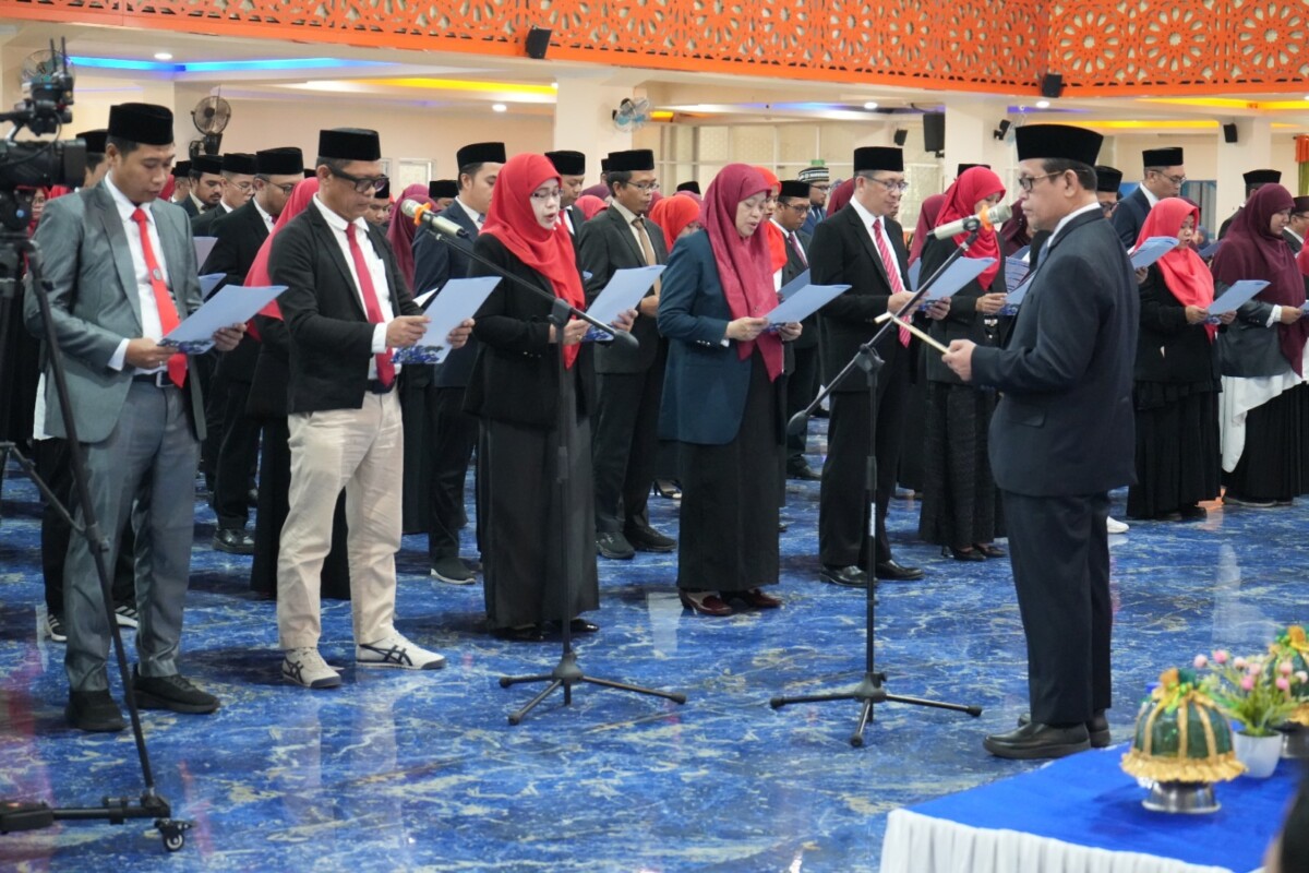 Rektor Unismuh Lantik 153 Pejabat Struktural Baru
