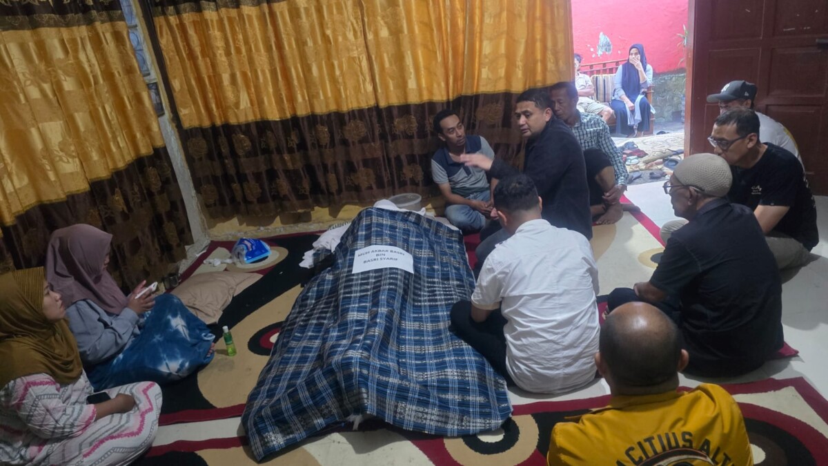 Munafri Arifuddin Melayat di Rumah Duka Fotografer DPRD Kota Makassar