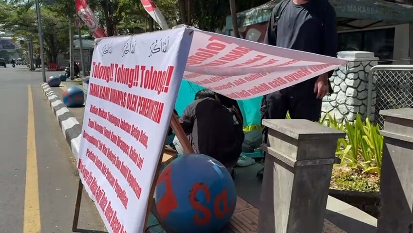 Dirikan Tenda Sebagai Bentuk Protes Akibat Tanah Warga Dirampas Hingga Bangkrut