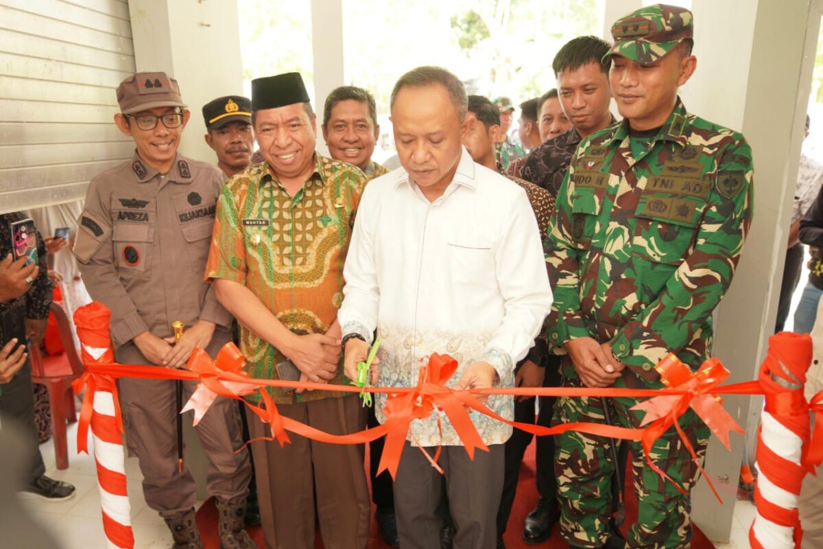 Bupati Selayar Resmikan Pemanfaatan Pasar Rakyat Bulaengna Parangia di Desa Tanete