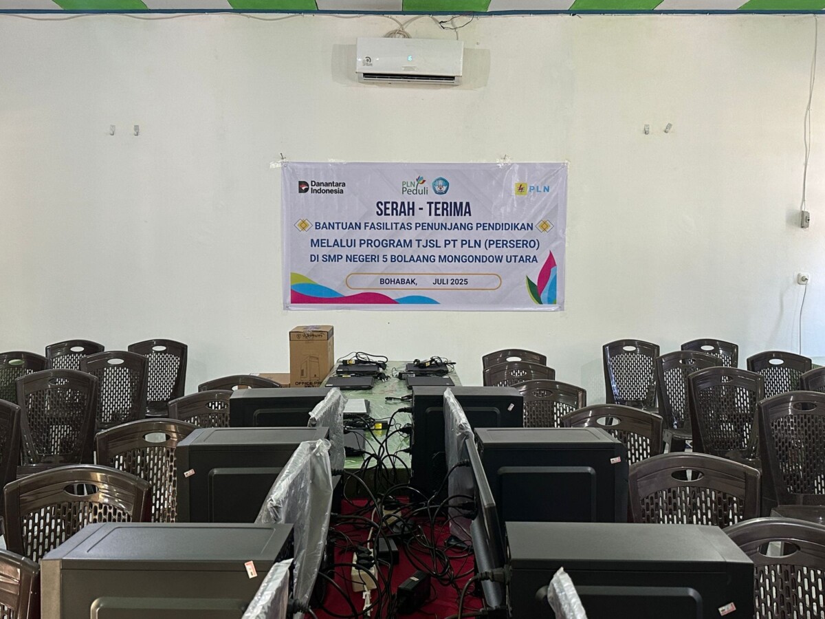 Dukung Digitalisasi Pendidikan, PLN UIP Sulawesi Salurkan Bantuan Fasilitas TIK untuk SMP Negeri 5 Bolaang