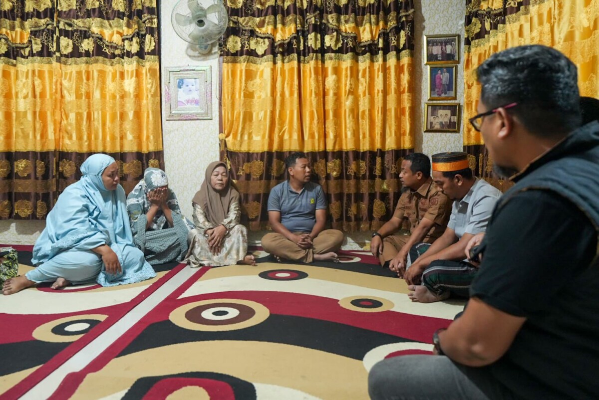Gubernur Sulsel Kunjungi Rumah Duka Abay, Beri Bantuan dan Dukungan Moril untuk Keluarga