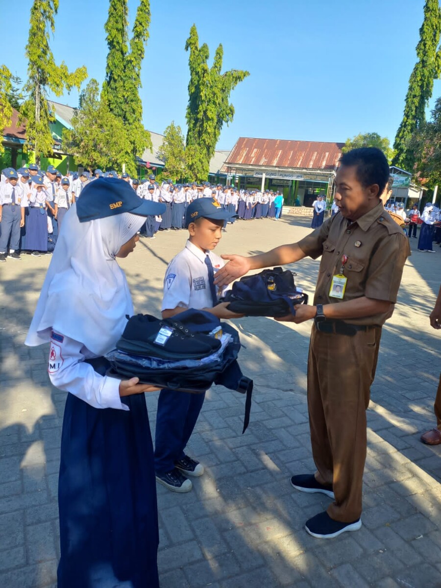 Pemkab Gowa Mulai Bagikan Seragam Gratis di Sekolah Secara Bertahap
