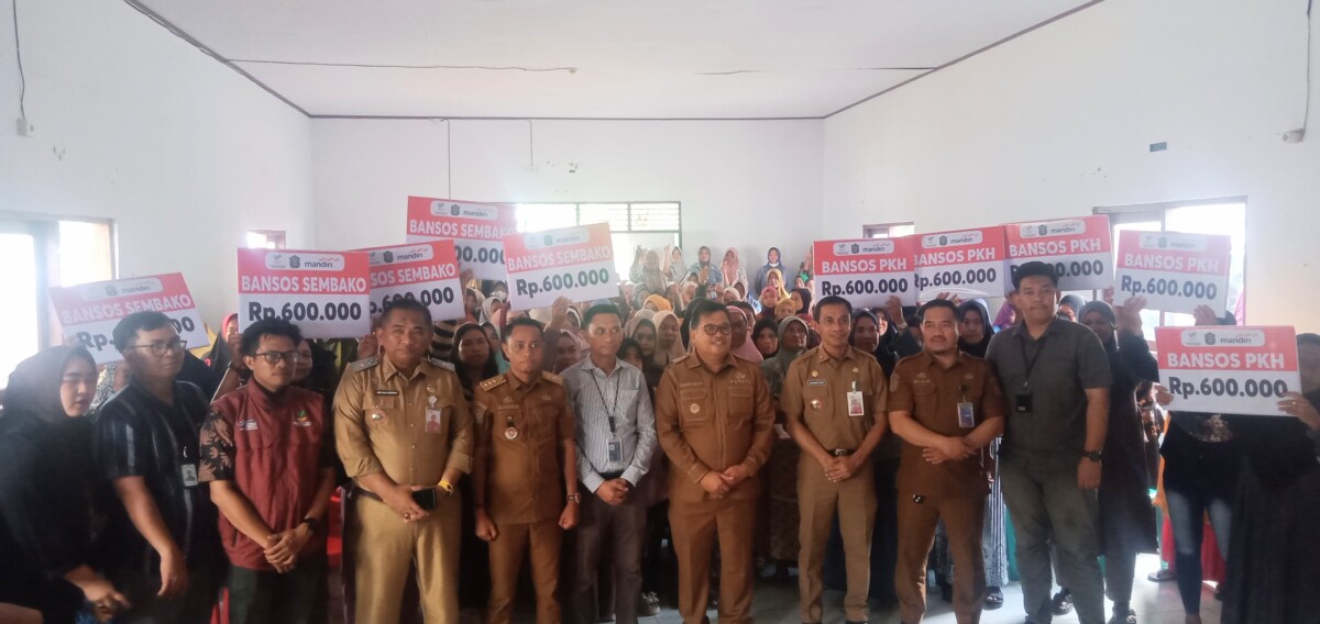 Bupati Takalar Salurkan Bantuan PKH dan Sembako untuk Masyarakat Galut