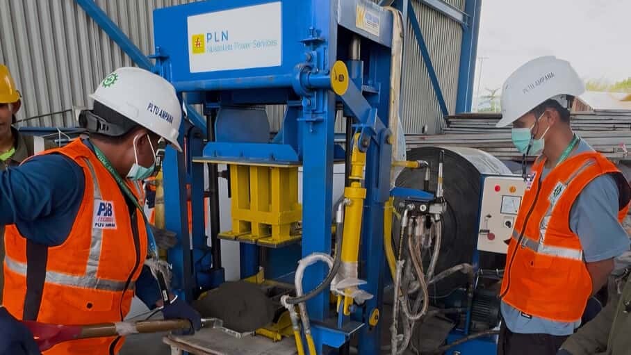 PLN Hadirkan Program Pemanfaatan FABA PLTU Palu 3 untuk Paving Block dan Batako, Jadi Angin Segar bagi BUMDes Lero Tatari