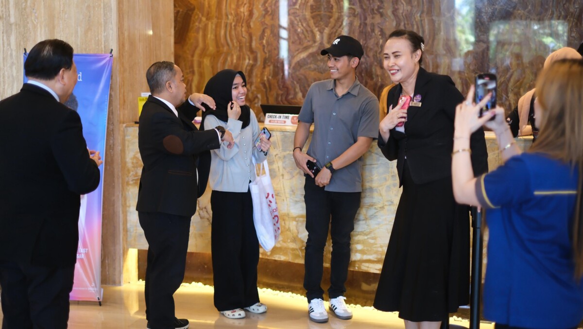 Claro Makassar Rayakan Hari Pelanggan Nasional dengan Souvenir dan Free Room Upgrade