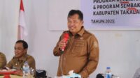 WhatsApp Image 2025-09-23 at 19.14.08 Serahkan Bantuan PKH dan Sembako, Bupati Daeng Manye Ingatkan Warga Gunakan Untuk Kebutuhan Pokok
