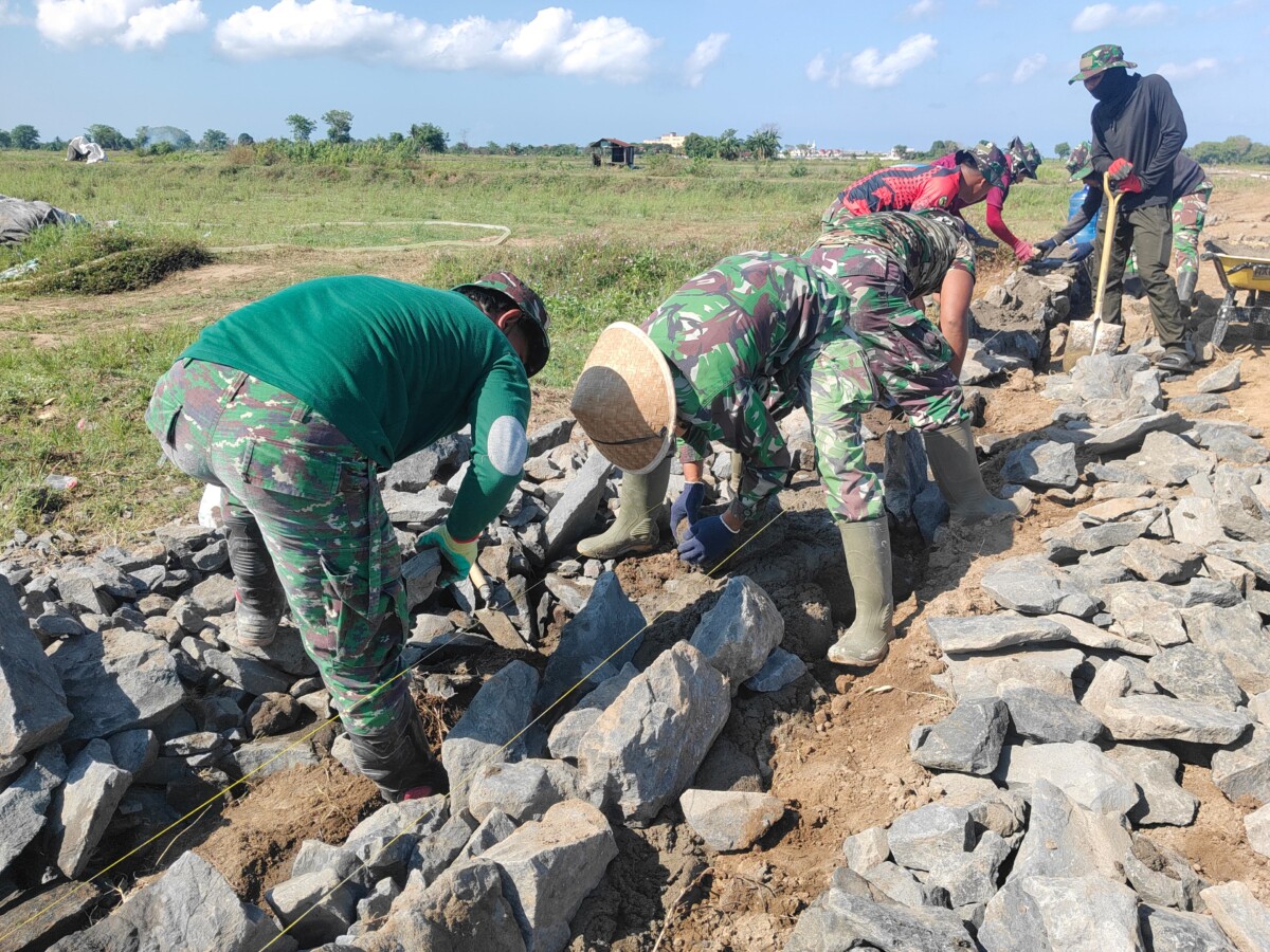 Tuntaskan Sasaran Fisik Sesuai Rencana, Satgas TMMD Dan Masyarakat Terlihat Semakin Kompak