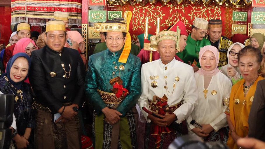 Menag Nasaruddin Umar Terima Gelar Adat Kedatuan Luwu "To Makkadangnge ri Labutikka"