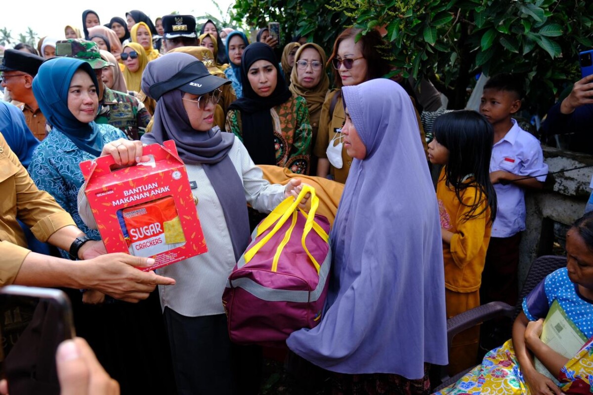 Tinjau Warga Terdampak Puting Beliung, Bupati Gowa Serahkan Berbagai Bantuan Tanggap Darurat